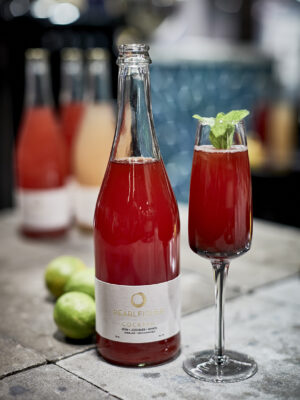 Pearlfisher Cocktail med Rom, Jordbær, Mynte, Limeblade & Szechuan Peber