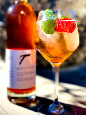 1927 Thorvald Aperitivo med Blodappelsin + Rabarber + Jordbær 12% vol.